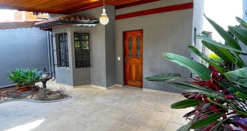 Casa para Venda em Atibaia, Jardim Santa Bárbara, 3 dormitórios, 1 suíte, 5 banheiros, 4 vagas