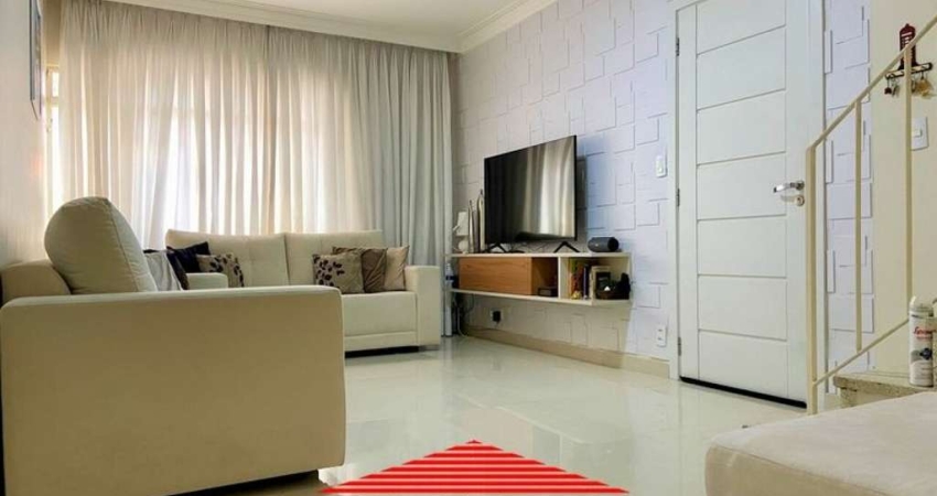 Sobrado diferenciado com 3 dormitórios, 3 banheiros e jardim