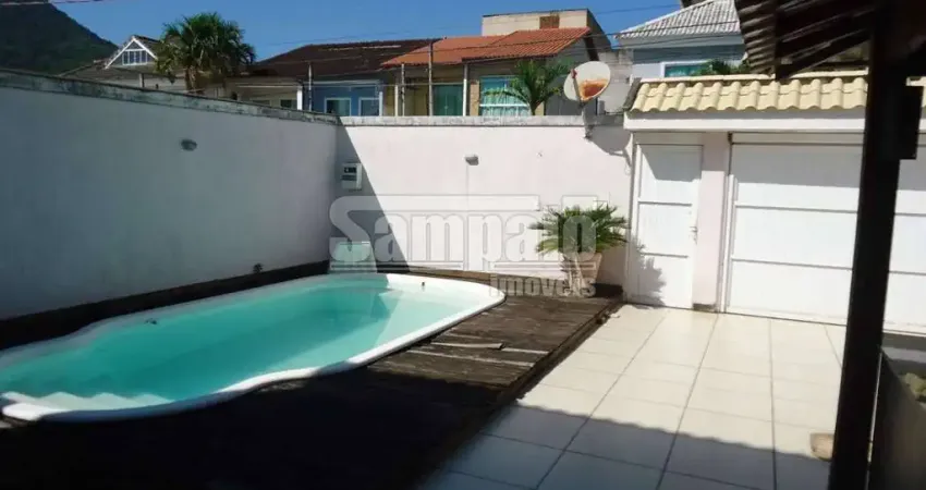 Casa Duplex para venda com 3 quartos em Condomínio Fechado - Campo Grande com 230m²