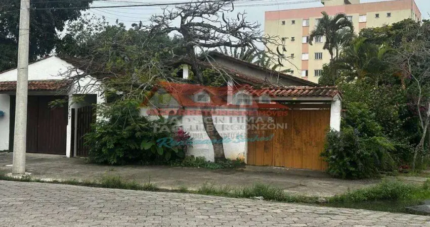 Ampla casa térrea  com 04 quartos + salão comercial - Porto Novo- Caraguatatuba/SP