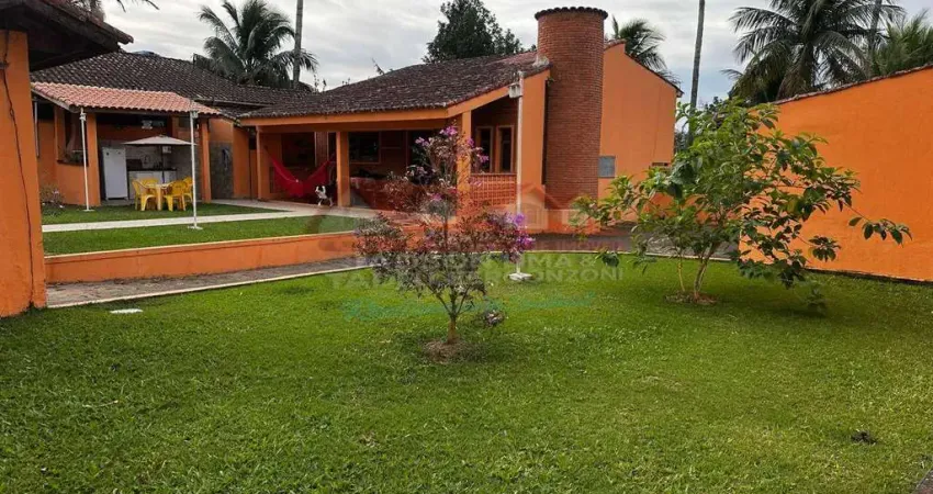 imóvel dispondo de quatro dormitórios, um suíte, com terreno de 1.700 m²