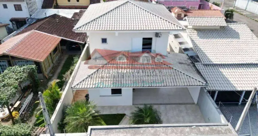 Sobrado de Alto Padrão- Jardim Britânia- Caraguatatuba- 04 dormitórios- 02 suites.