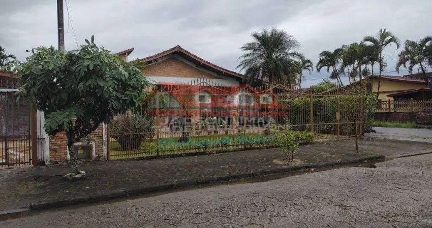 Casa Térrea Porto Novo com 03 dormitórios e edícula completa.