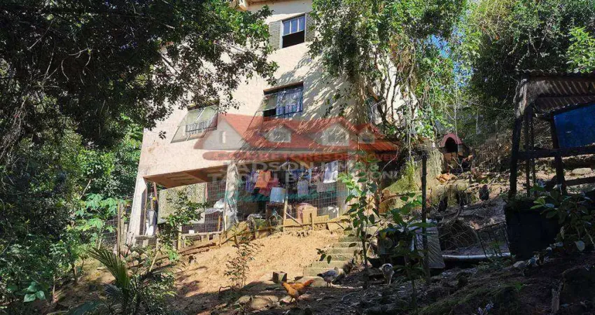 Imóvel com ótimo potencial em Ilhabela, sete dormitórios sendo três suítes.