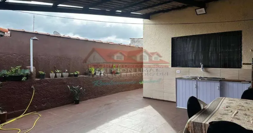 Permuta em Guarulhos! Imóvel com três dormitórios, 100 metros da praia!