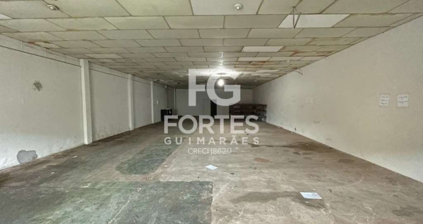 Salão Comercial com 343m² de área construída no Bairro Centro !