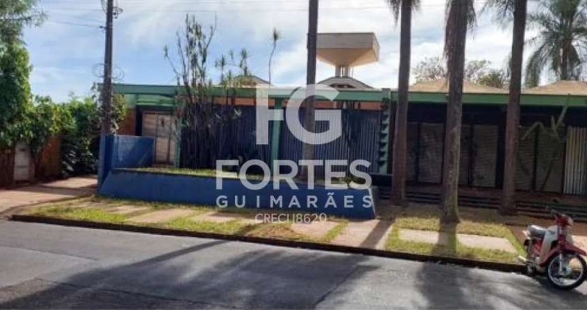 Casa Térrea com 729,48m² em um terreno de 1248m² com 4 quartos sendo 2 suítes;