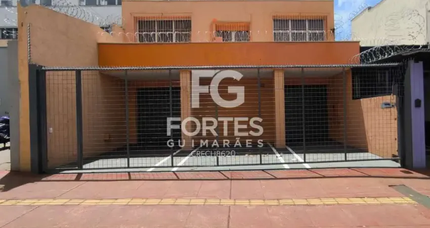 Imóvel Comercial Sobrado com 252m² aproximados no Centro ao lado das praças XV de Novembro e Carlos Gomes, sendo Piso Térreo: salão com 2 portas tipo vitrines e escritório + Piso superior: com salão e