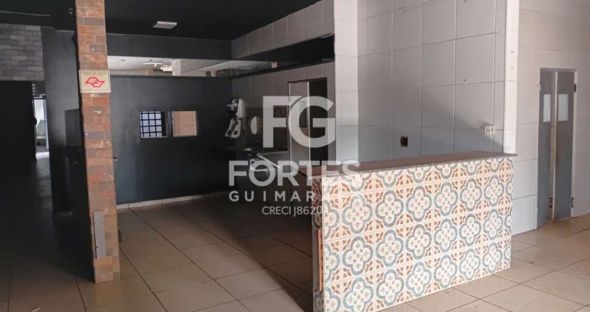Imóvel Comercial, Amplo Salão, Cozinha, 304 m² de Área Construída, Av do Café