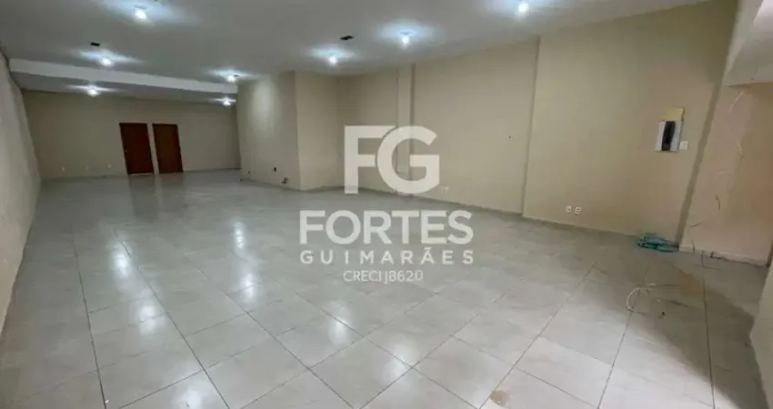 Salão amplo para locação de 150m² de área construída no bairro centro!