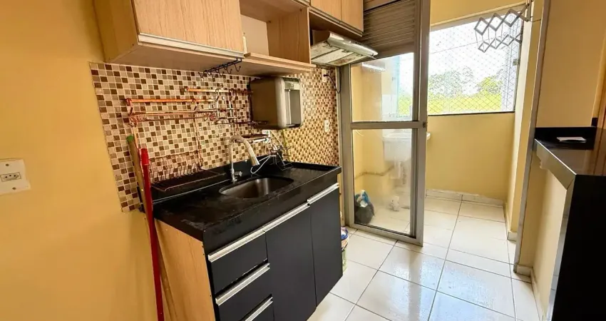 Alugo apartamento no total life, 3 quartos sendo 1 suíte, com armários.