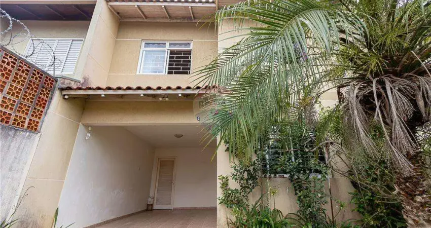 Sobrado duplex à venda na Rua Rolando Salin Zappa Mansur, 335 Cachoeira Curitiba/PR