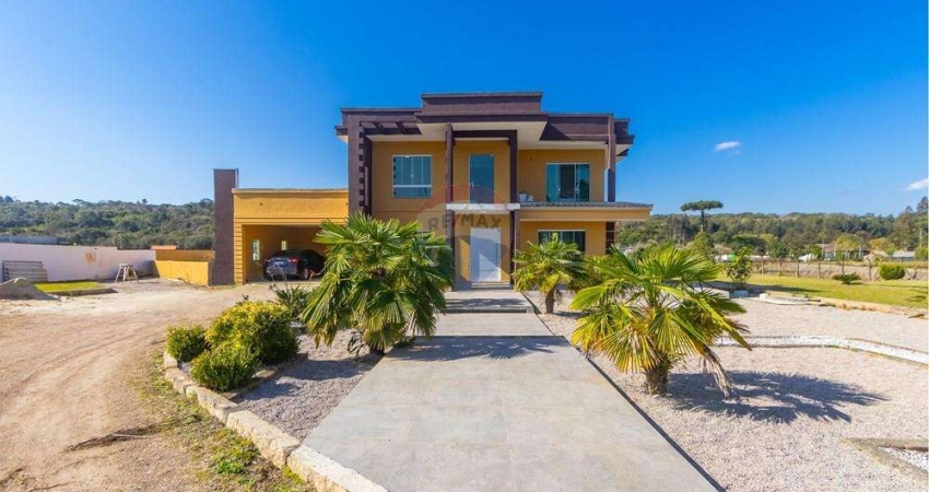 Sobrado com 3 suítes,  piscina coberta, quadra de futebol com acabamento impecável, aceita carro, terreno e apartamento, em Campina Grande do Sul