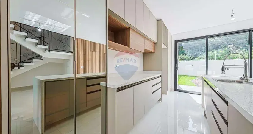 Casa alto padrão com quintal no Pinheirinho com 4 quartos e 200m2 por R$1.299.000,00