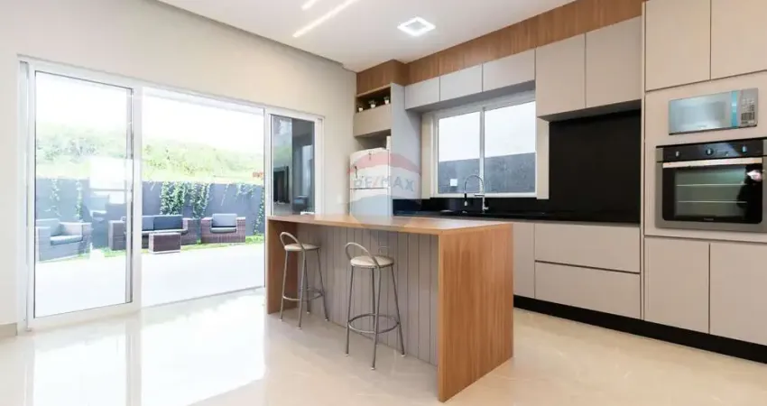 'Casa Alto Padrão de 272m2 em Condomínio em Santa Felicidade'