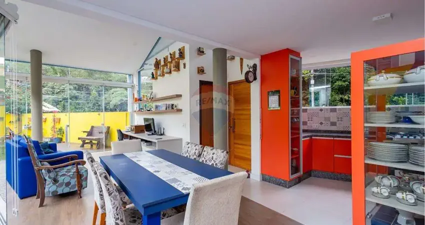 Casa Averbada em Condomínio – 3 quartos – 4 vagas – quintal – Final da Fernando de Noronha
