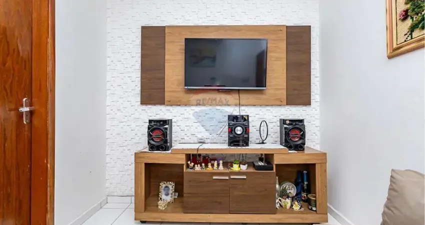 Casa a venda em campo de santana- 2 quartos, varanda ampla e garagem
