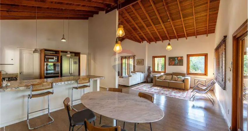 Casa a venda com 3 quartos, sendo 1 suites e 2 demi-suites, no Condominio Terras de Santa Teresa