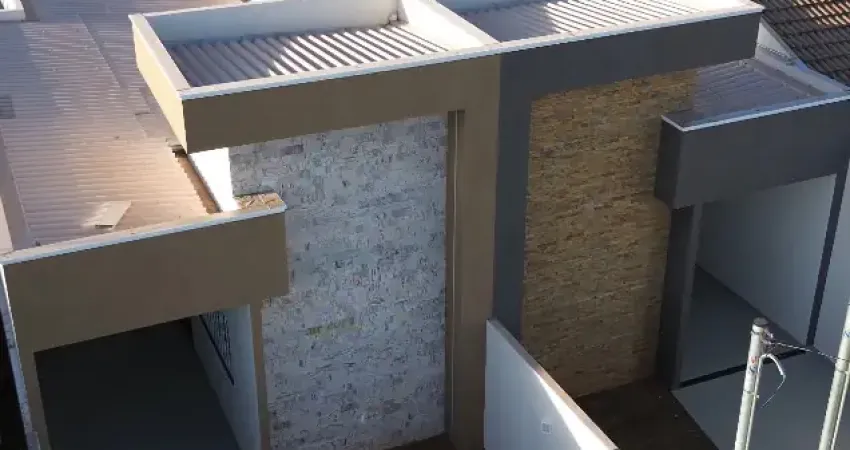 Casa gemina com 3 quartos sendo uma suíte , bairro portal do sol