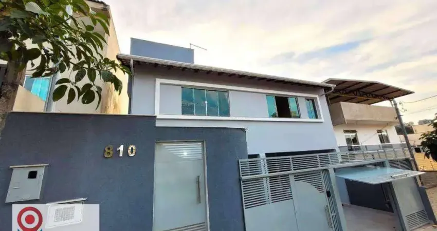 Casa alto padrão com 3 quartos, suíte com closet, quintal no melhor bairro da Zona Norte, no Recanto da Mata, por R$ 950 mil