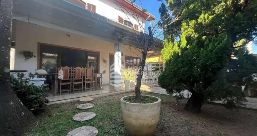 Sobrado com 4 dormitórios à venda, 320 m² por R$ 1.500.000,00 - São Benedito - Pindamonhangaba/SP