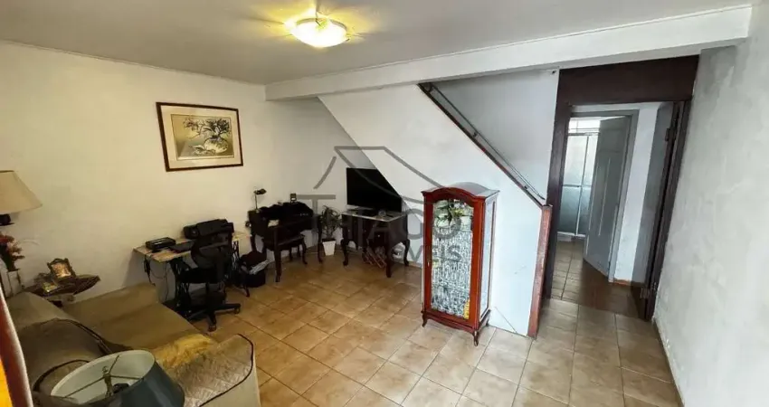 Sobrado de tres dormitórios, uma vaga de garagem, em ótima localização à venda, no Bairro do Belém,