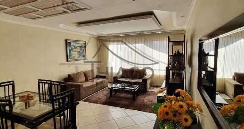 Linda Casa à venda em Condomínio Fechado - 3 Quartos e 2 banheiros.  144m² . Excelente localização.