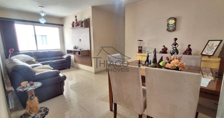 Apartamento lindo e espaçoso de 3 dormitórios, uma vaga de garagem à venda, em ótima localização no