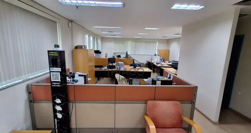 Conjunto comercial à venda com ótimo vão livre, lugar para copa, e sala de reunião em ótima locali