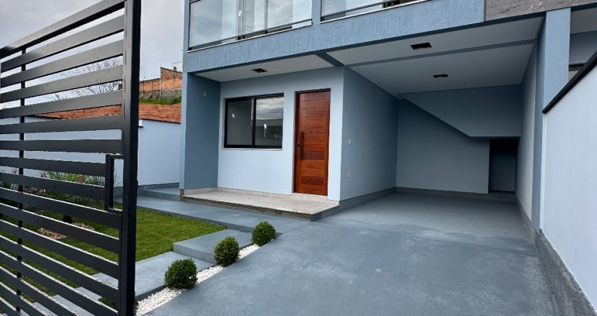 Sobrado com 3 quartos sendo 1 suíte garagem coberta