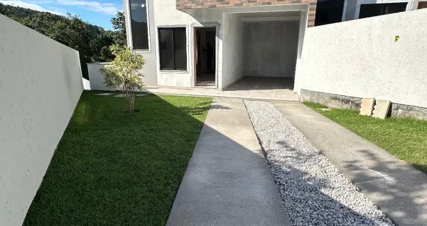 Sobrado com terreno na lateral com 3 quartos 1 suíte
