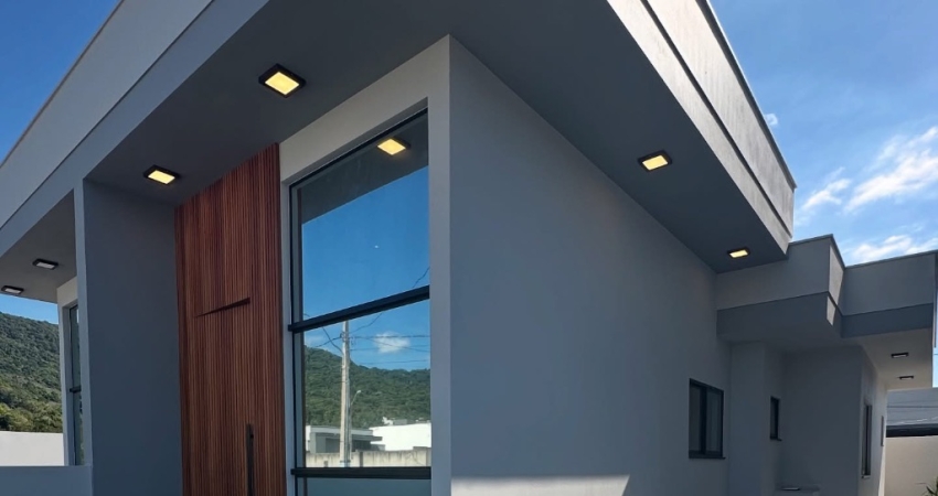 Casa com dois quartos sendo 1 suíte
