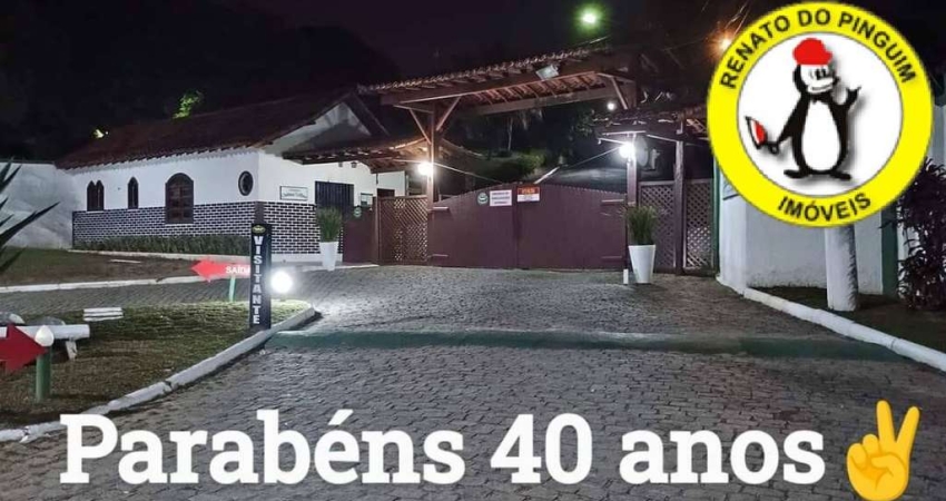 CASA EM CONDOMÍNIO COM TOTAL ESTRUTURA