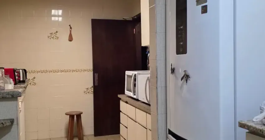 Casa 4 quartos 3 banheiros no Capão Raso em Curitiba