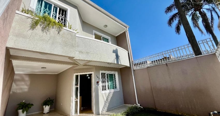 Casa com 3 quartos à venda na Rua Major Theolindo Ferreira Ribas, Hauer, Curitiba
