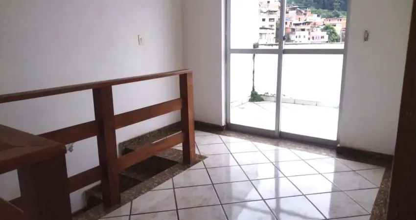 Cobertura com 3 quartos para alugar na Rua Antônio Marinho Saraiva, Cascatinha, Juiz de Fora