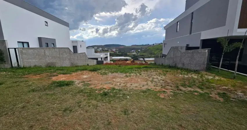 Terreno em condomínio fechado à venda na Rua Uberlândia, São Pedro, Juiz de Fora