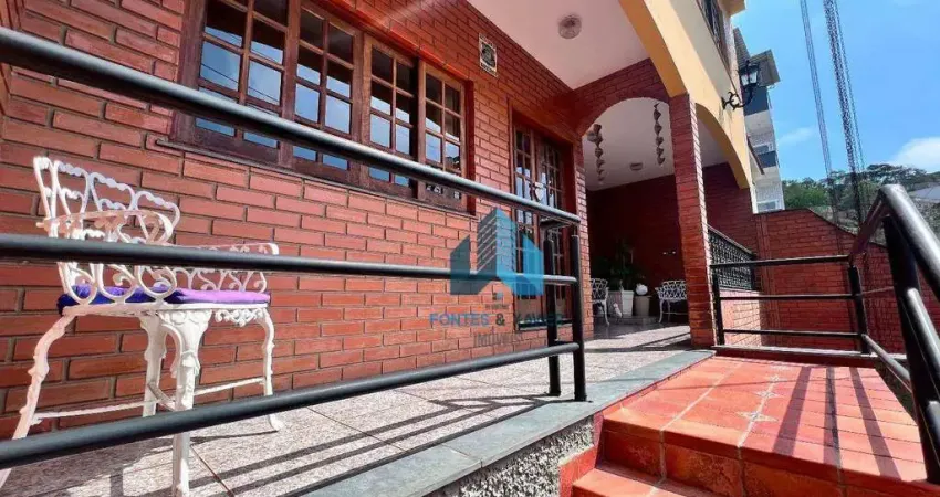 Casa com 4 quatro à venda, 176 m² por R$ 800.000 - Democrata - Juiz de Fora/MG