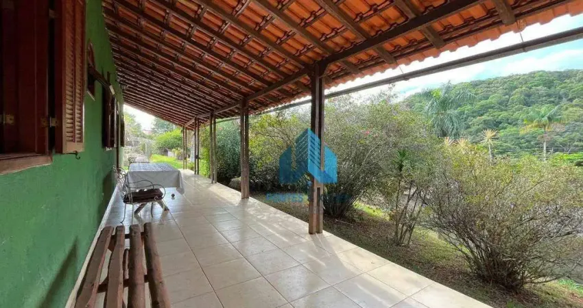 Casa tipo chácara com 3 quartos (2 suítes) na casa principal + 3 quartos nas casas de apoio - Recanto dos Lagos, Juiz de Fora / MG