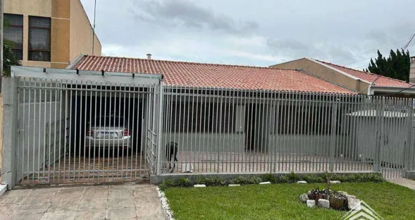 Casa com 03 dormitórios, 01 suíte, 03 vagas de garagem no portão com 233,12 m² útil.