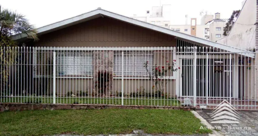 Casa a venda Água Verde, 4 dormitórios, 2 suítes, 5 vagas de garagem