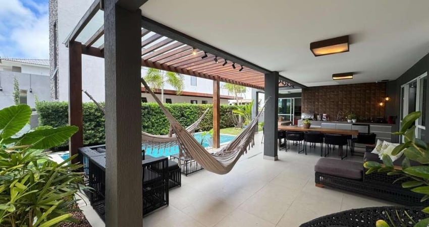 Casa à venda em Condomínio fechado  – Alto padrão e pronta para morar!