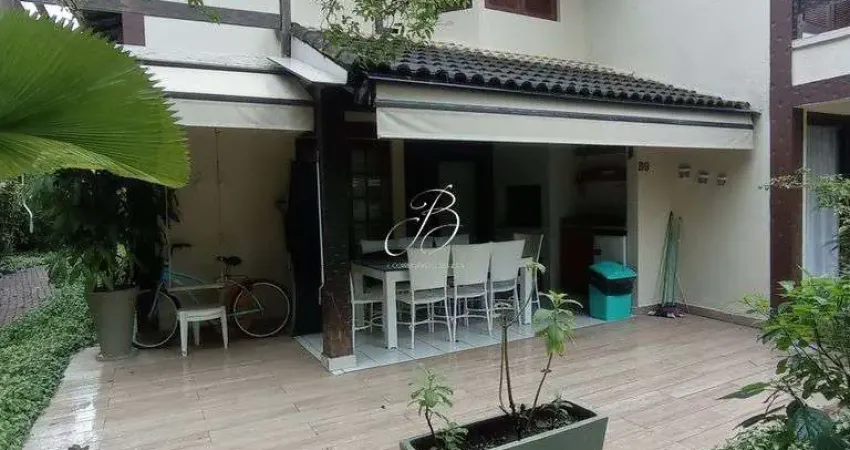 Casa tipo sobrado de 03 dormitórios para locação na Riviera de São Lourenço.