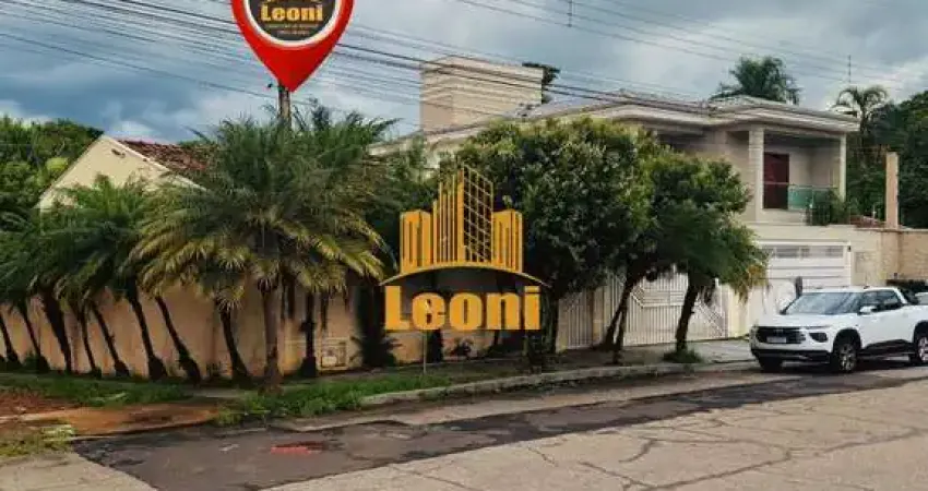 Casa localizada em região nobre com 3 quartos sendo 1 suíte + piscina