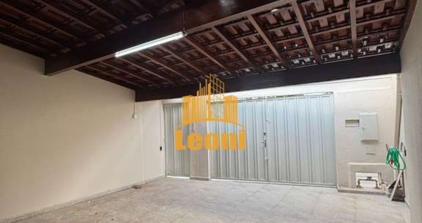Casa 3 Qts com 1 suíte a poucos metros da Avenida Durval Nicolau
