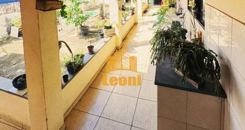 Casa 2 quartos incluso um comércio, toda avarandada com grande quintal