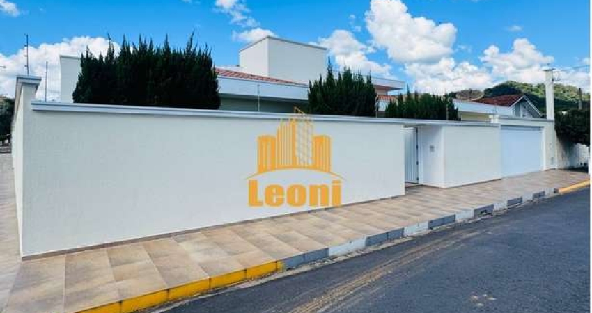 Casa com 3 suítes, 2 salas, saúna completa com móveis planejados