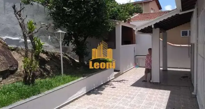 Casa 3 quartos com suíte + área gourmet com excelente localização