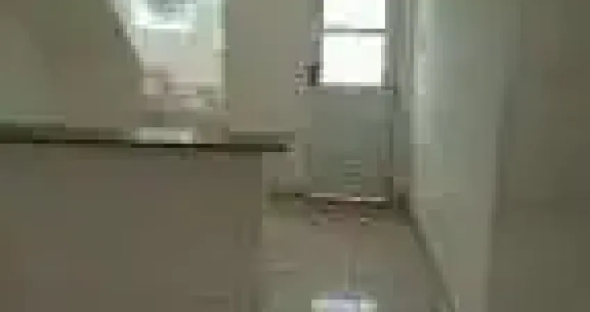 Casa Sobrado   02 Dormitórios 01 Vaga Área útil: 60,00 m²  Zona Leste