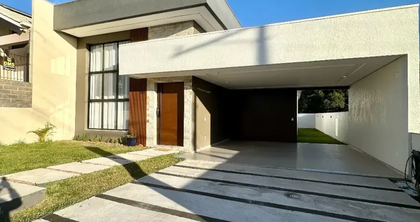 Casa moderna, muito bem construída no nossa senhora da saúde, com área gourmet  e pátio